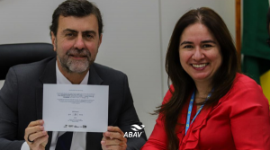 Marcelo Freixo, Presidente da Embratur e Ana Carolina Medeiros, Presidente da ABAV Nacional